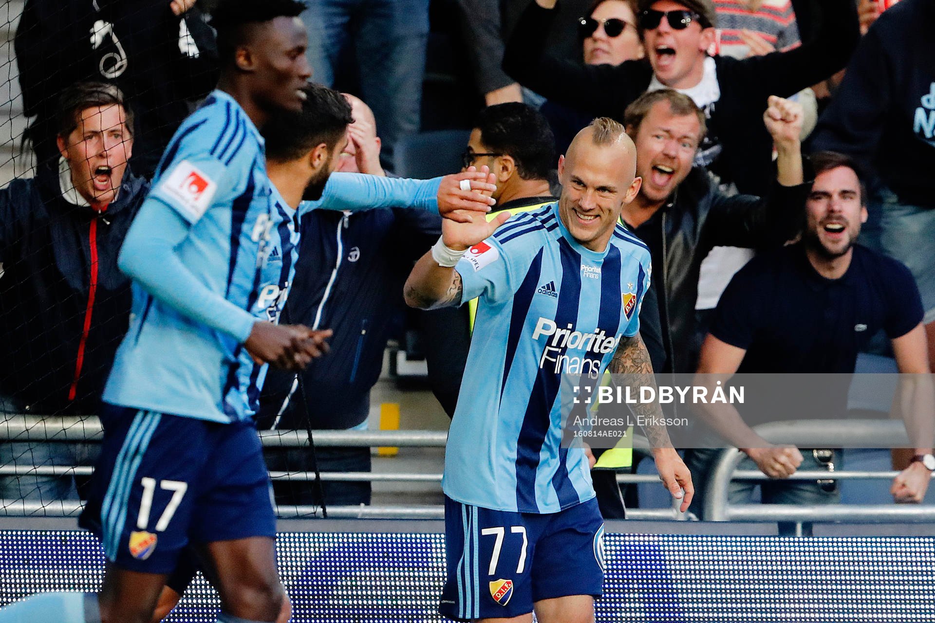Djurgårdens Magnus Eriksson gör 2-2 och jublar med Michael Olunga under fotbollsmatchen i Allsvenskan mellan Djurgården och Elfsborg den 14 augusti 2016 i Stockholm.