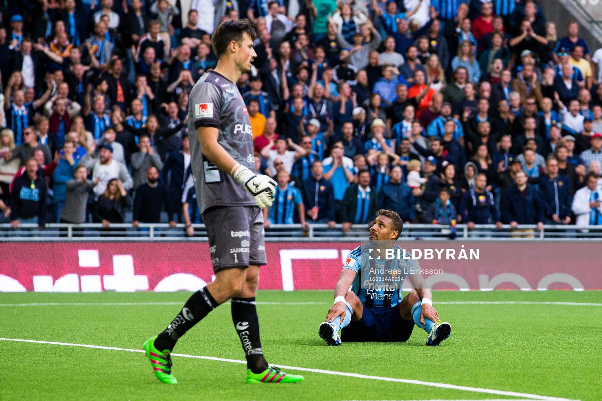 Djurgårdens Mathias Ranegie ser uppgiven ut eften en