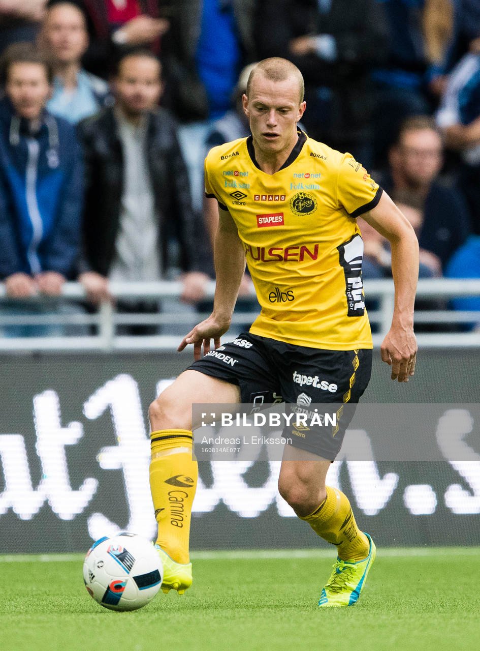 Elfsborgs Daniel Gustavsson med bollen