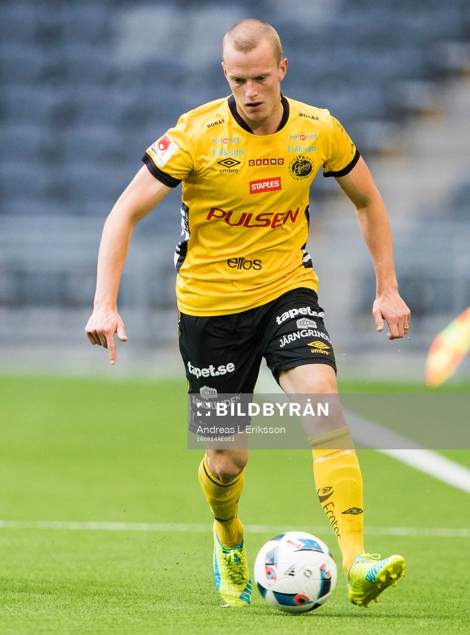 Elfsborgs Daniel Gustavsson med bollen nunder