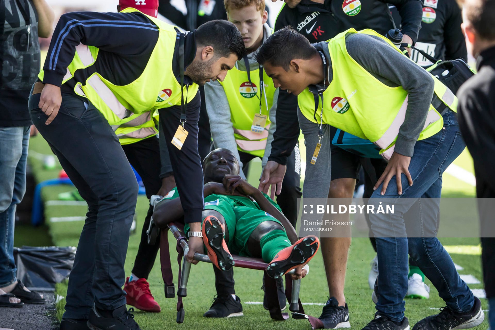 Dalkurds Omar Jagne ut på bår