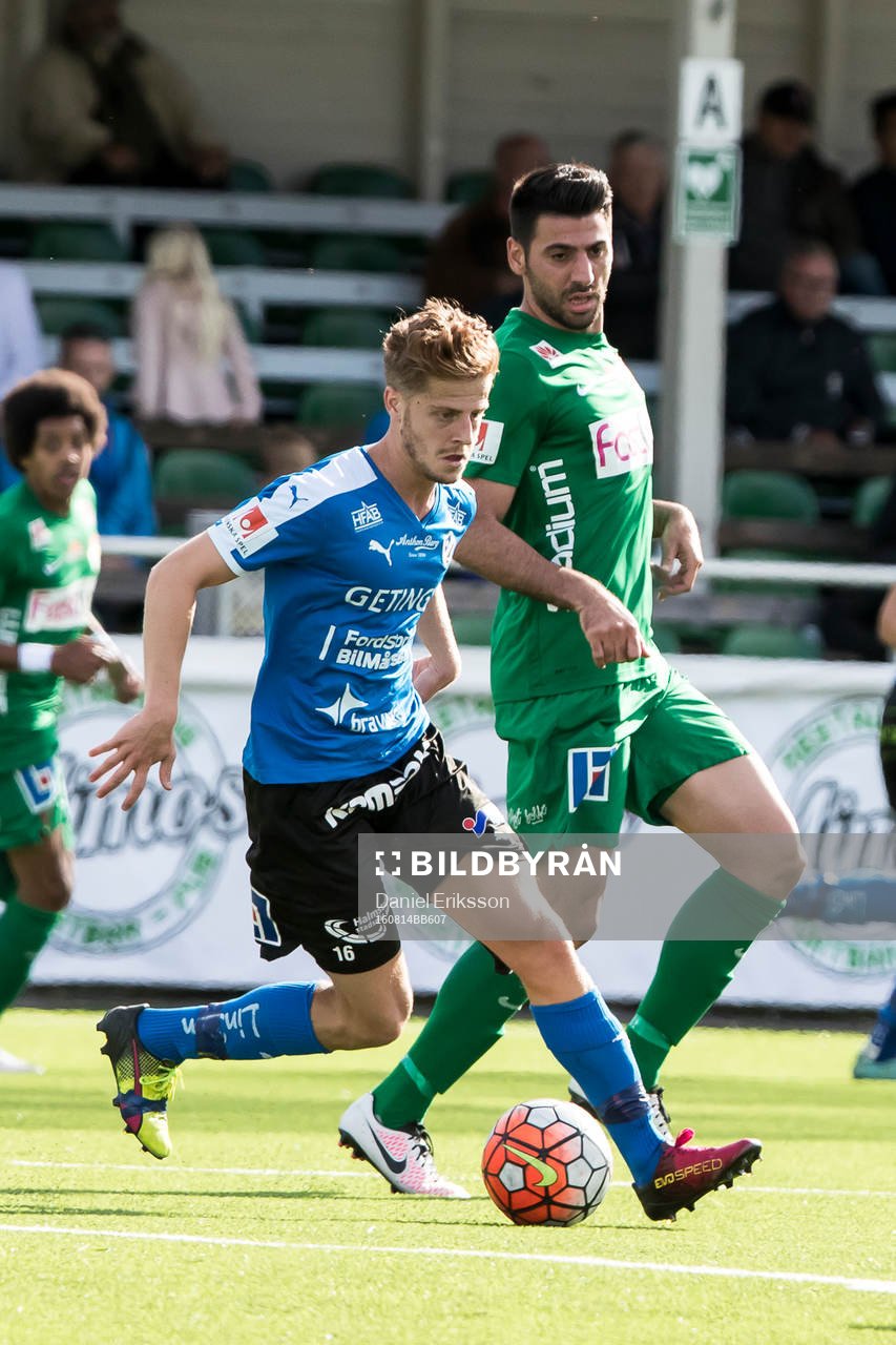 Halmstads Rebin Asaad i fotbollsmatchen i superettan mellan