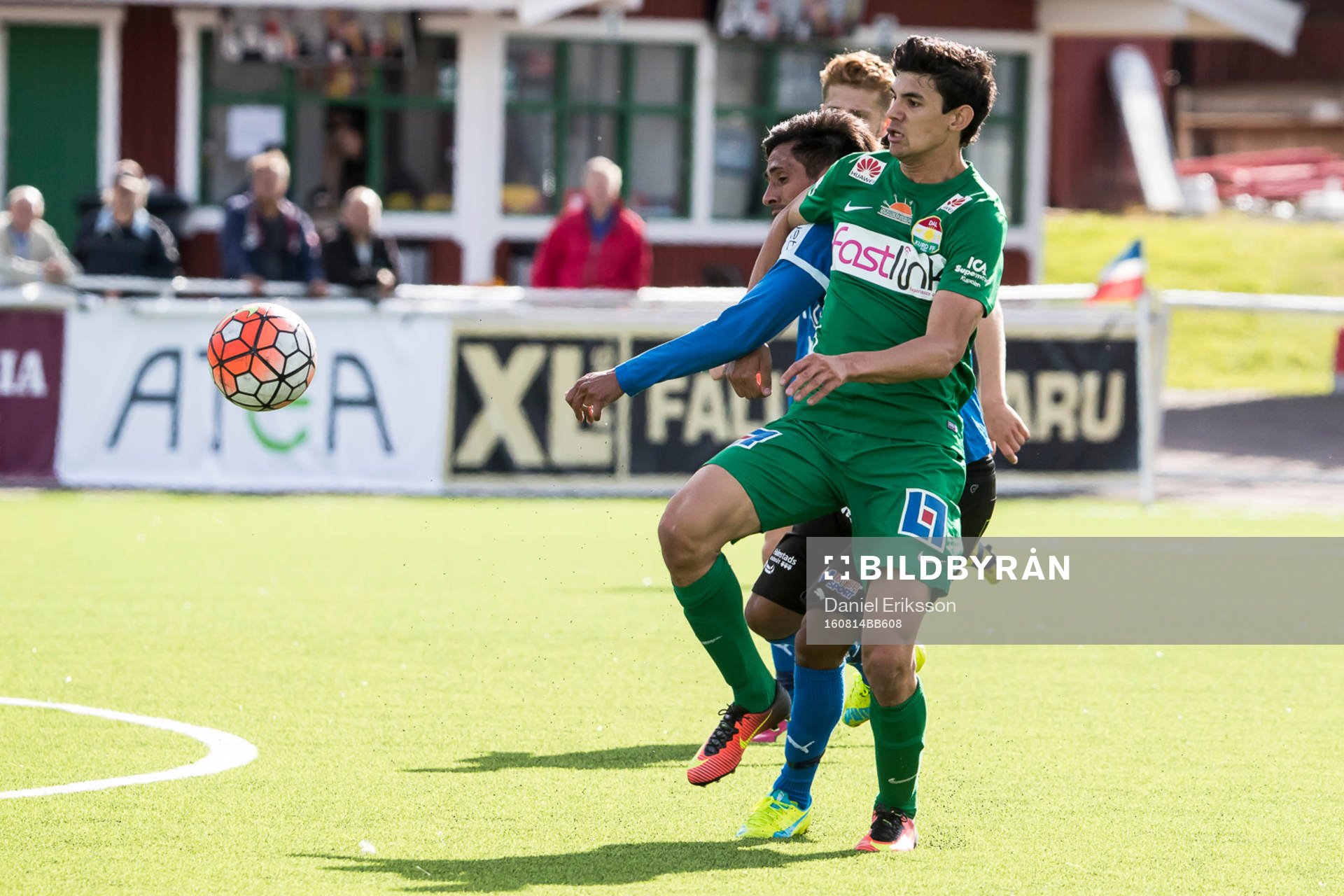 Kamp om bollen Dalkurds Predrag Randelovic Halmstads