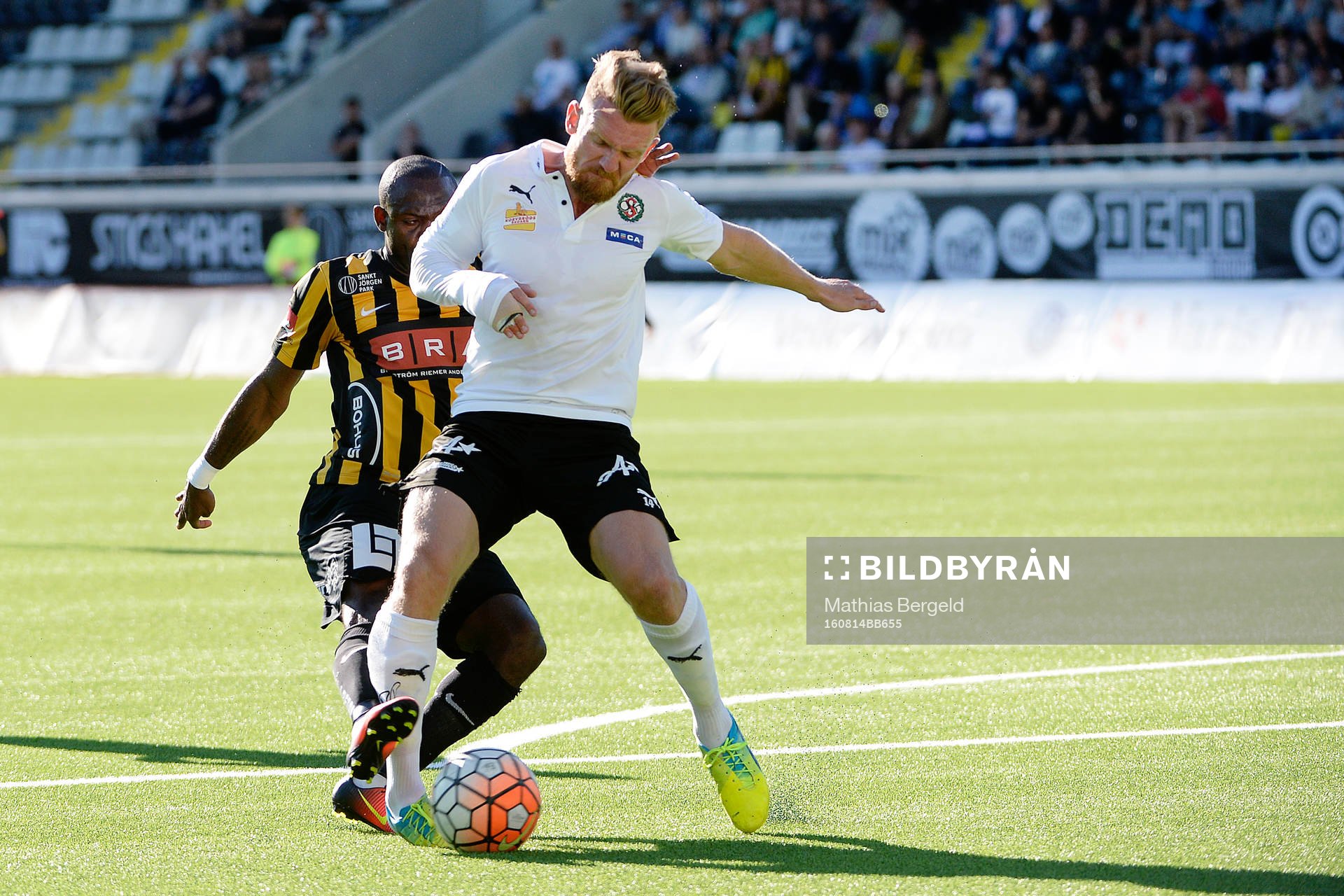 Häckens John Owoeri mot Örebros Michael Almebäck