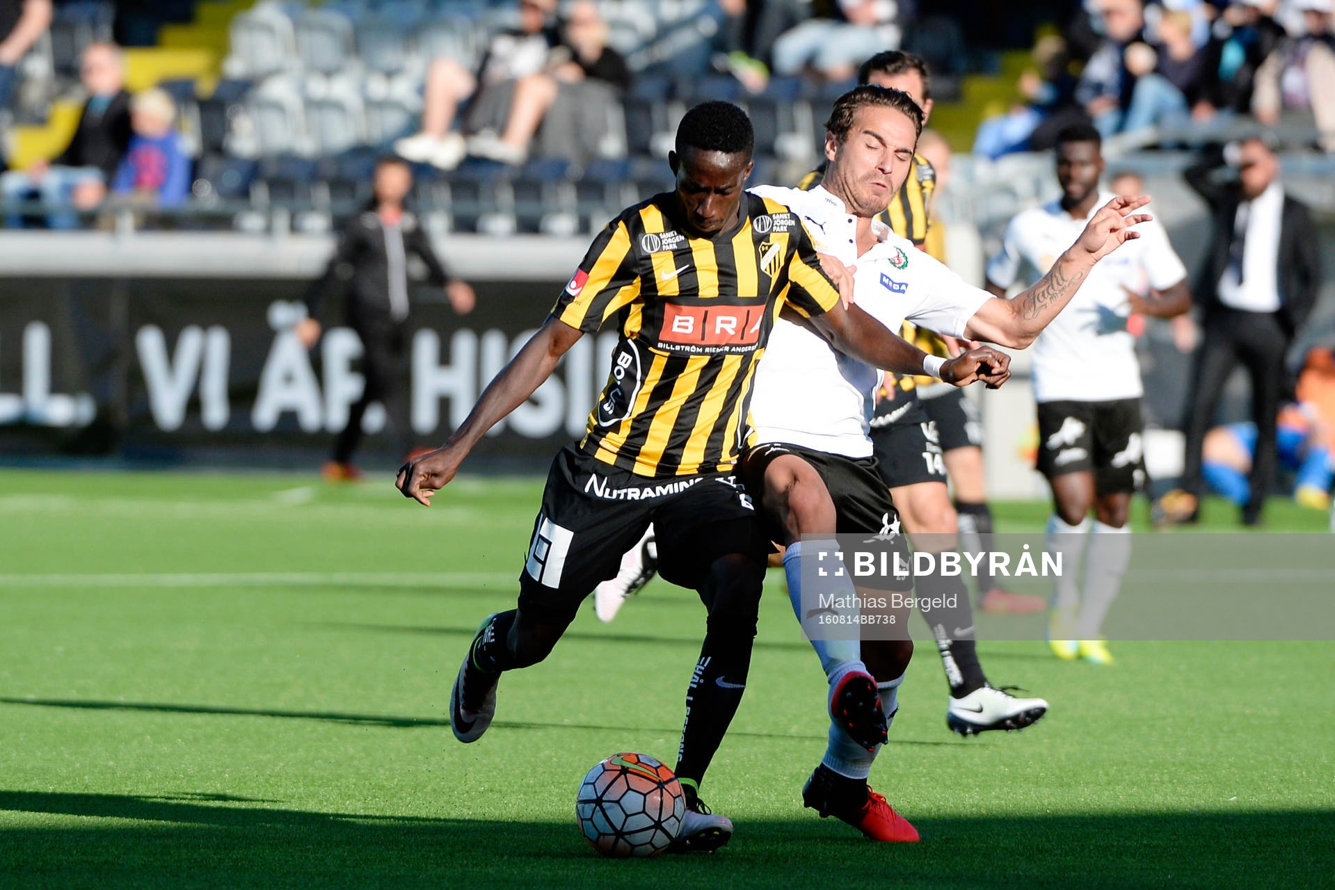 Häckens Demba Savage och Örebros Erik Moberg