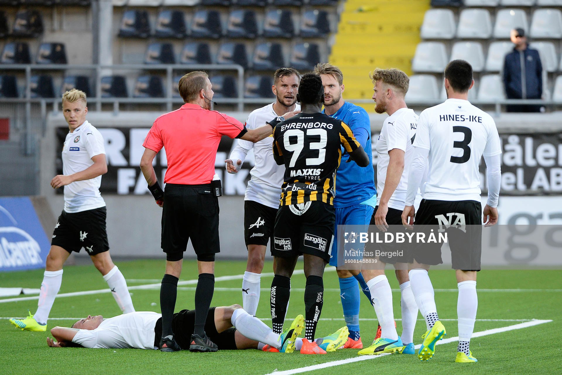 Irriterat mellan Örebros Robert Åhman Persson samt