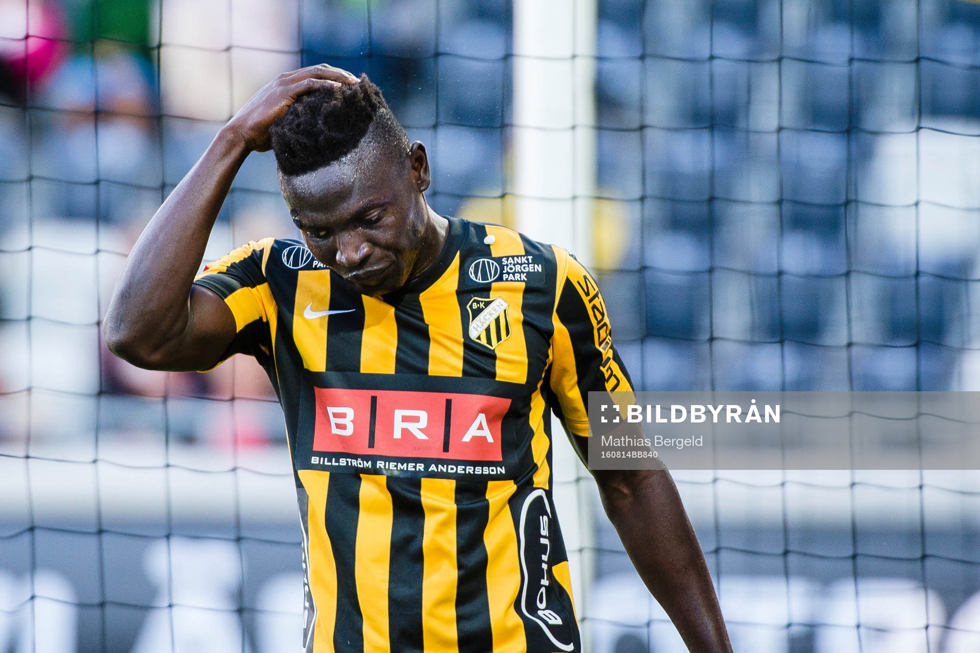 Häckens Alhassan Kamara deppar