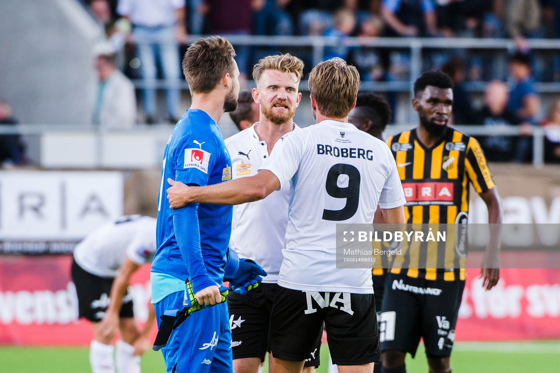 Örebros målvakt Oscar Jansson, Michael Almebäck och