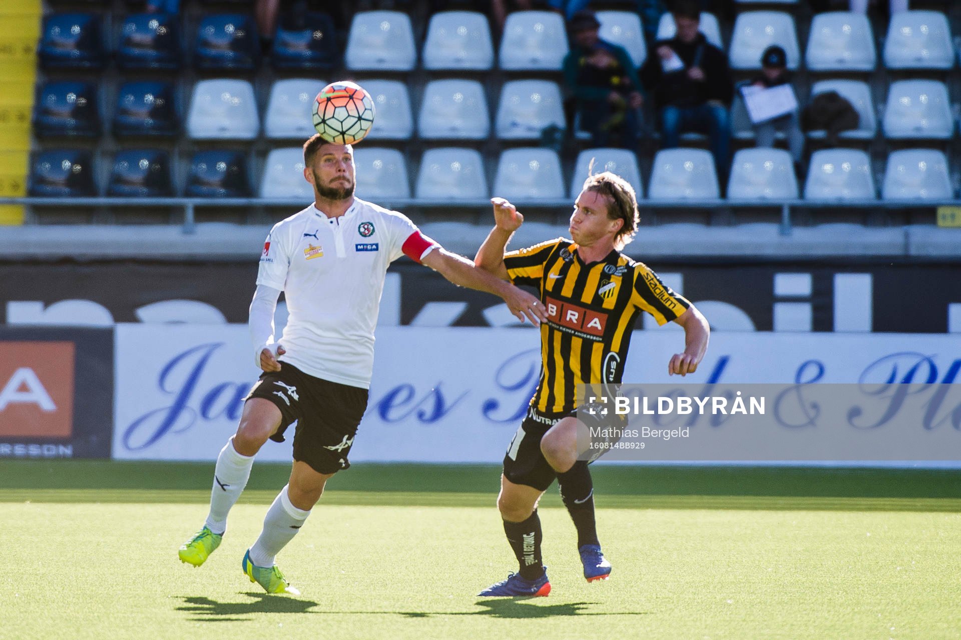 Örebros Robert Åhman Persson och Häckens Rasmus Schuller