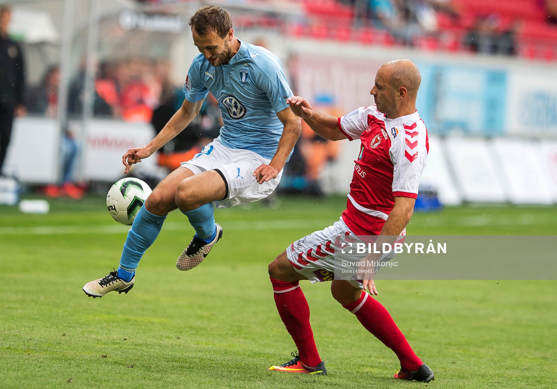 Kalmars Stefan Larsson och Malmö FFs Magnus Wolff Eikrem