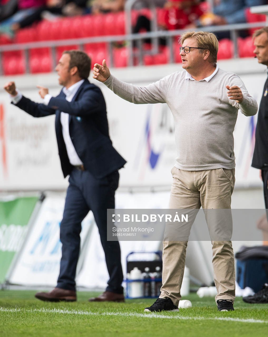 Malmö FFs tränare Allan Kuhn och Kalmars tränare Peter Swärdh under fotbollsmatchen i Allsvenskan mellan Kalmar och Malmö den 14 augusti 2016 i Kalmar.
