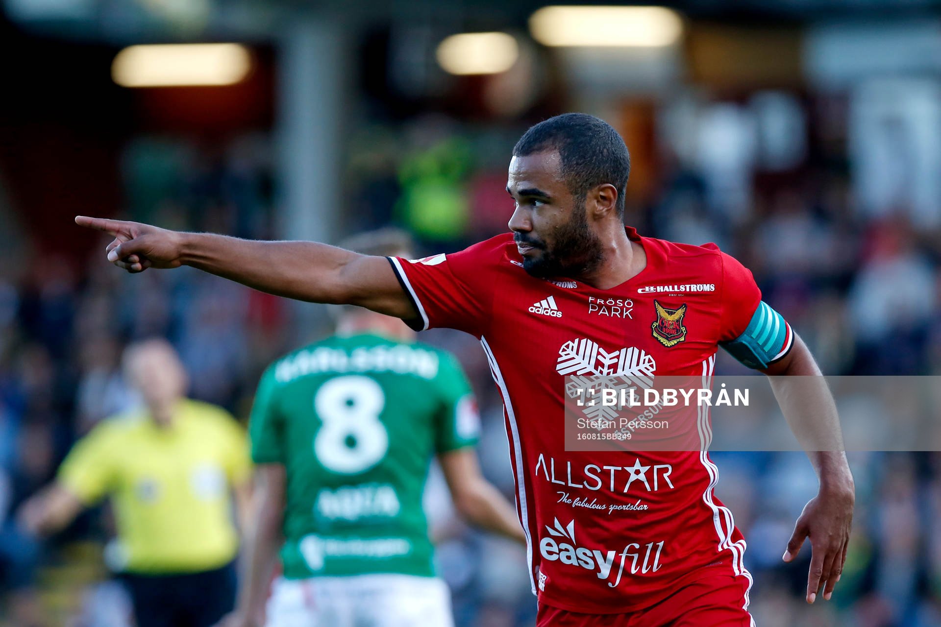 Östersunds Alex Dyer jublar