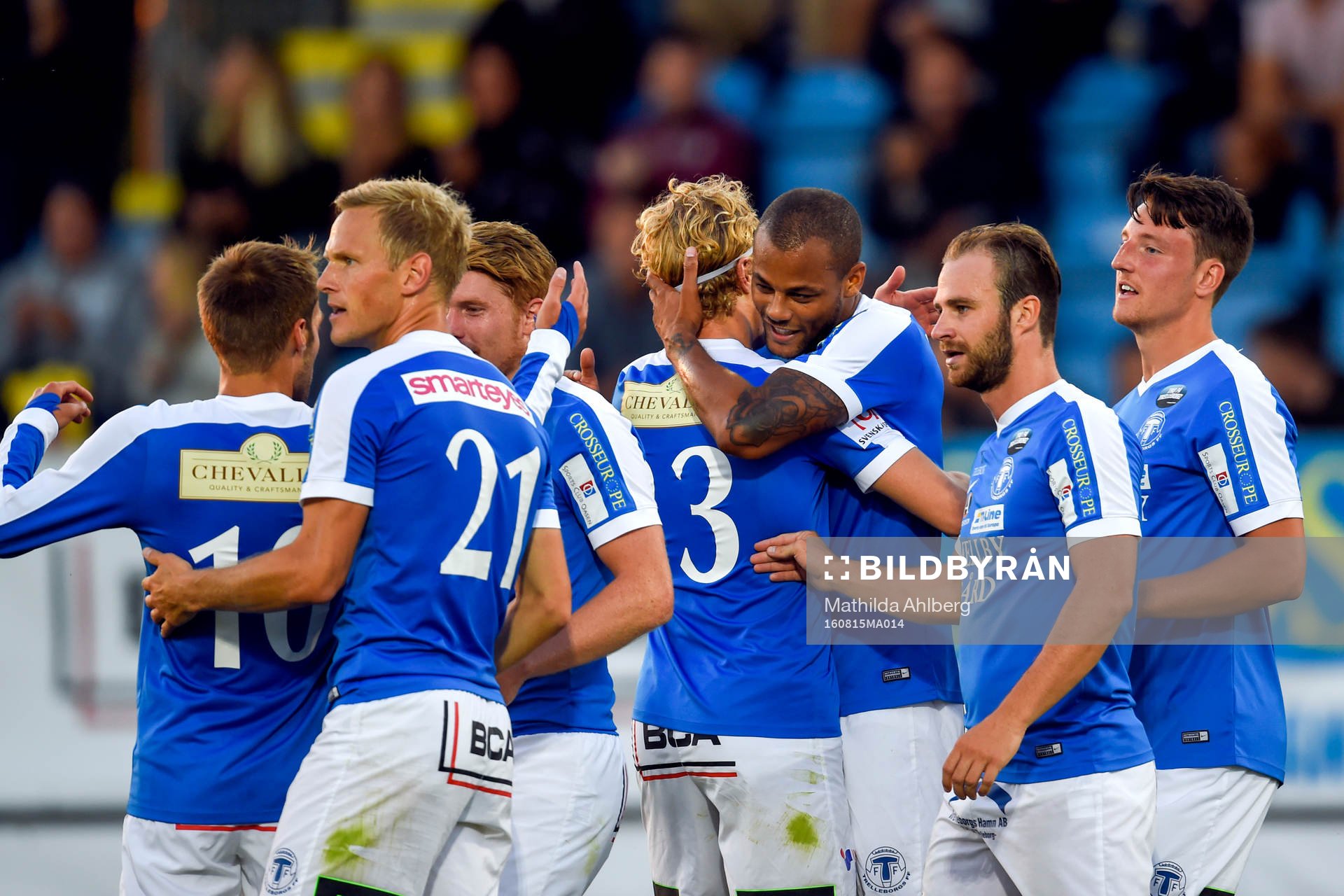 Trelleborgs Salif Camara Jönsson jublar med lagkamraterna efter 4-2 under fotbollsmatchen i Superettan mellan Trelleborg och Åtvidaberg den 15 augusti 2016 i Trelleborg.
