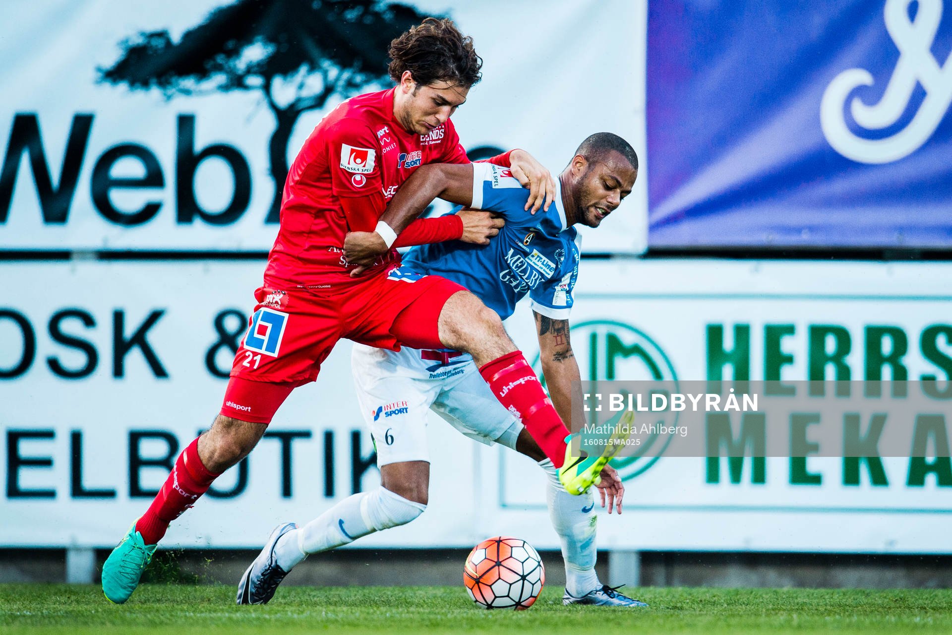 Åtvidabergs Alberto Catenacci och Trelleborgs Salif Camara