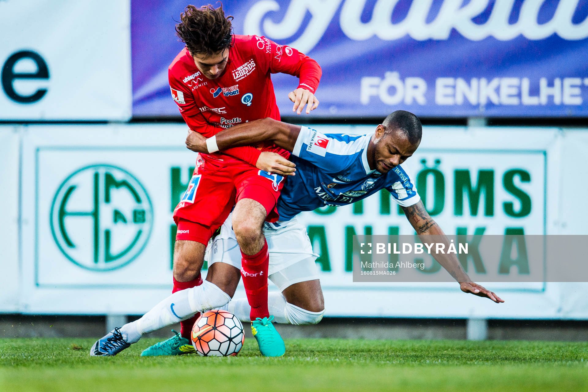 Åtvidabergs Alberto Catenacci och Trelleborgs Salif Camara