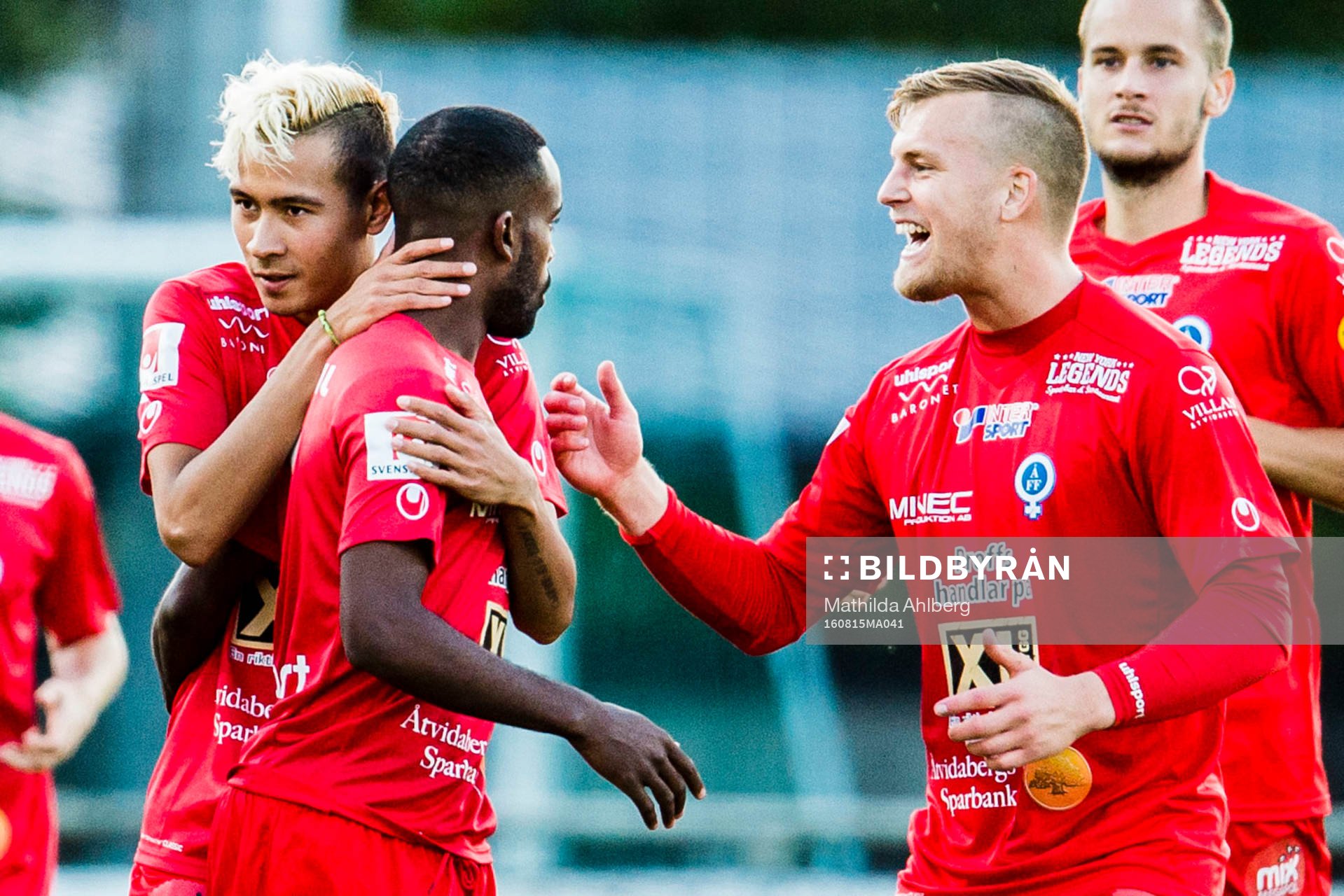 Åtvidabergs Ammar Ahmed jublar med lagkamrater