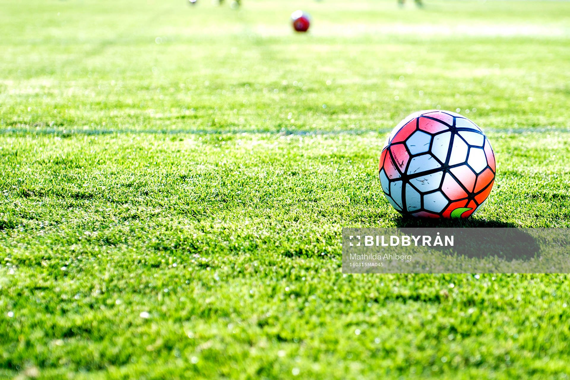 Fotboll på gräset