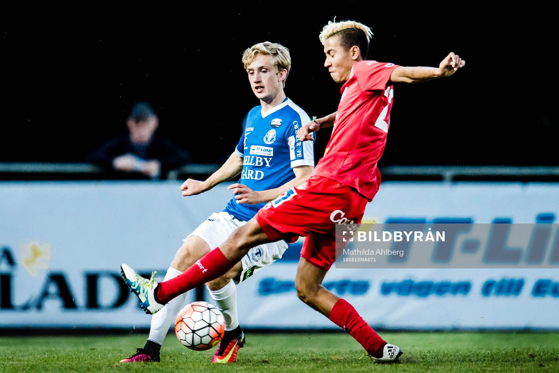 Trelleborgs Linus Fridolf  och Åtvidabergs Kevin Deeromram