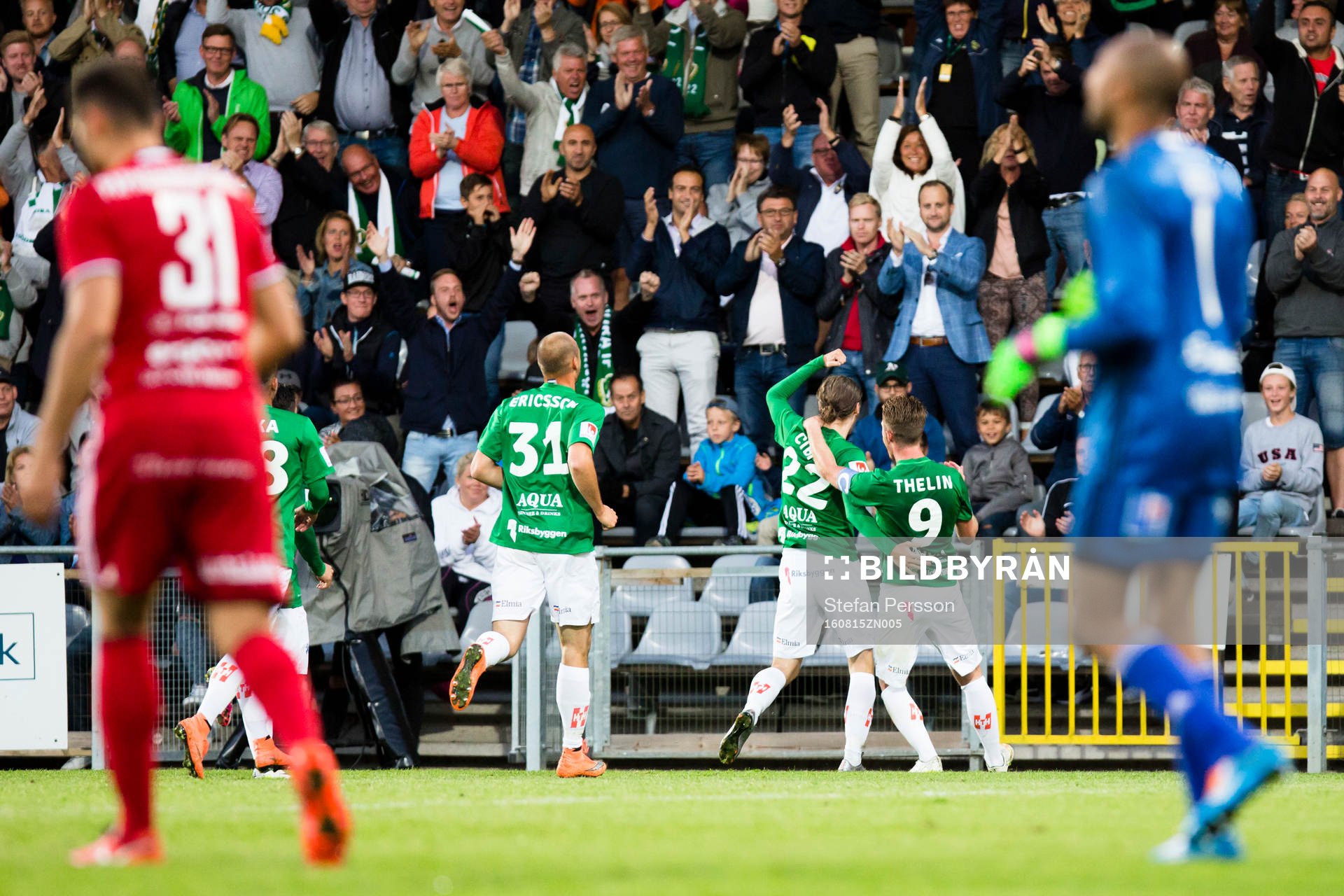 Jönköpings Pär Eriksson, Pawel Cibicki och Tommy Thelin jublar efter 1-1 under fotbollsmatchen i Allsvenskan mellan Jönköping och Östersund den 15 augusti 2016 i Jönköping.