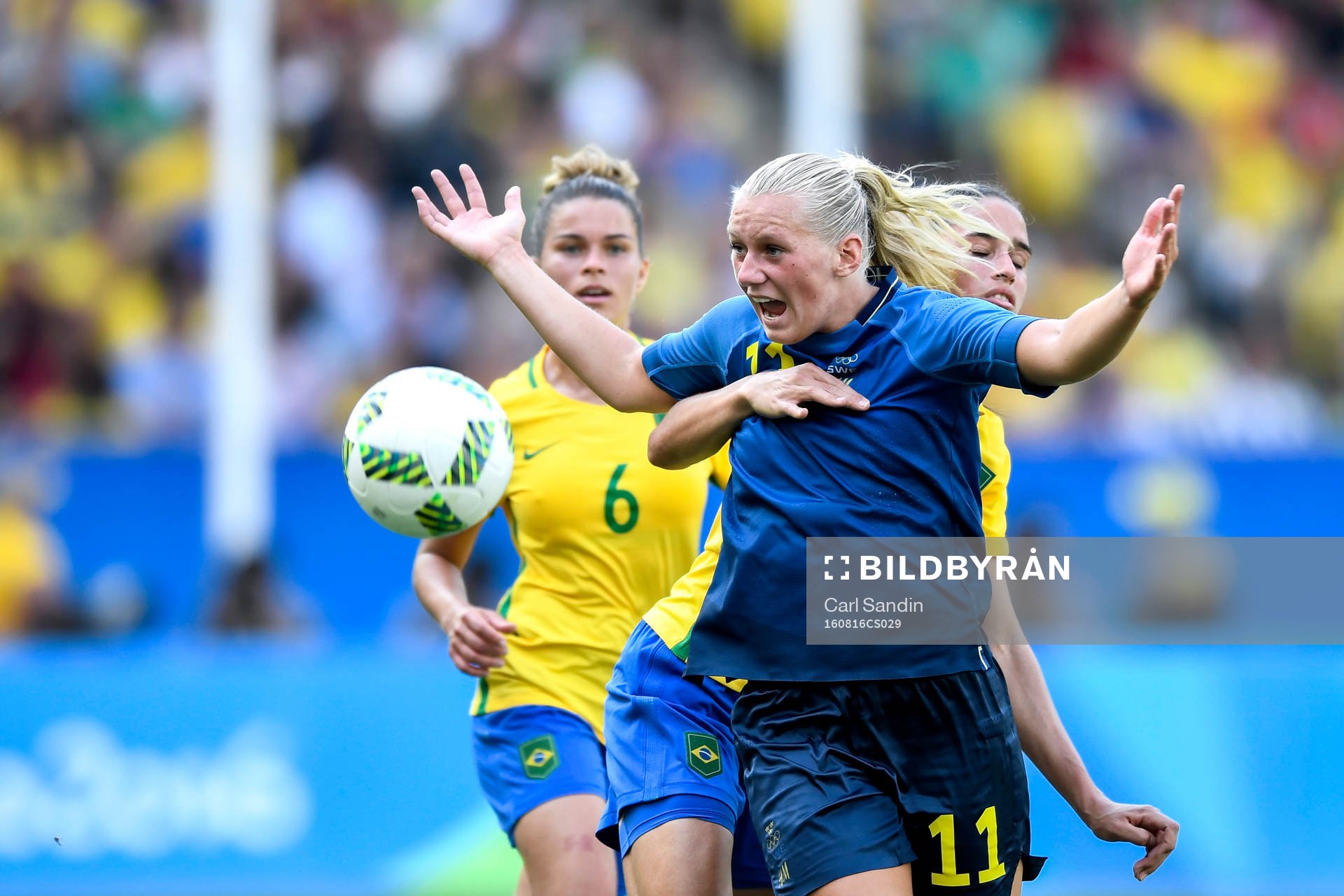 Sveriges Stina Blackstenius och Brasiliens Rafaelle