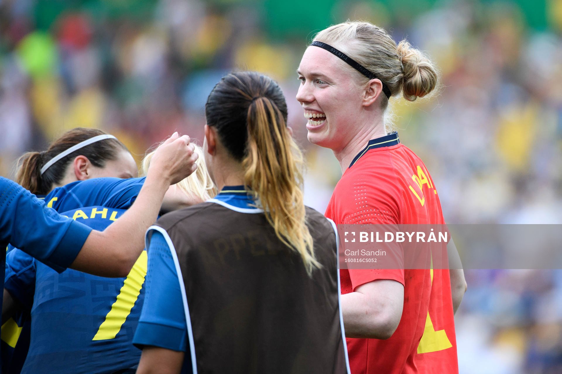 Sveriges målvakt Hedvig Lindahl jublar