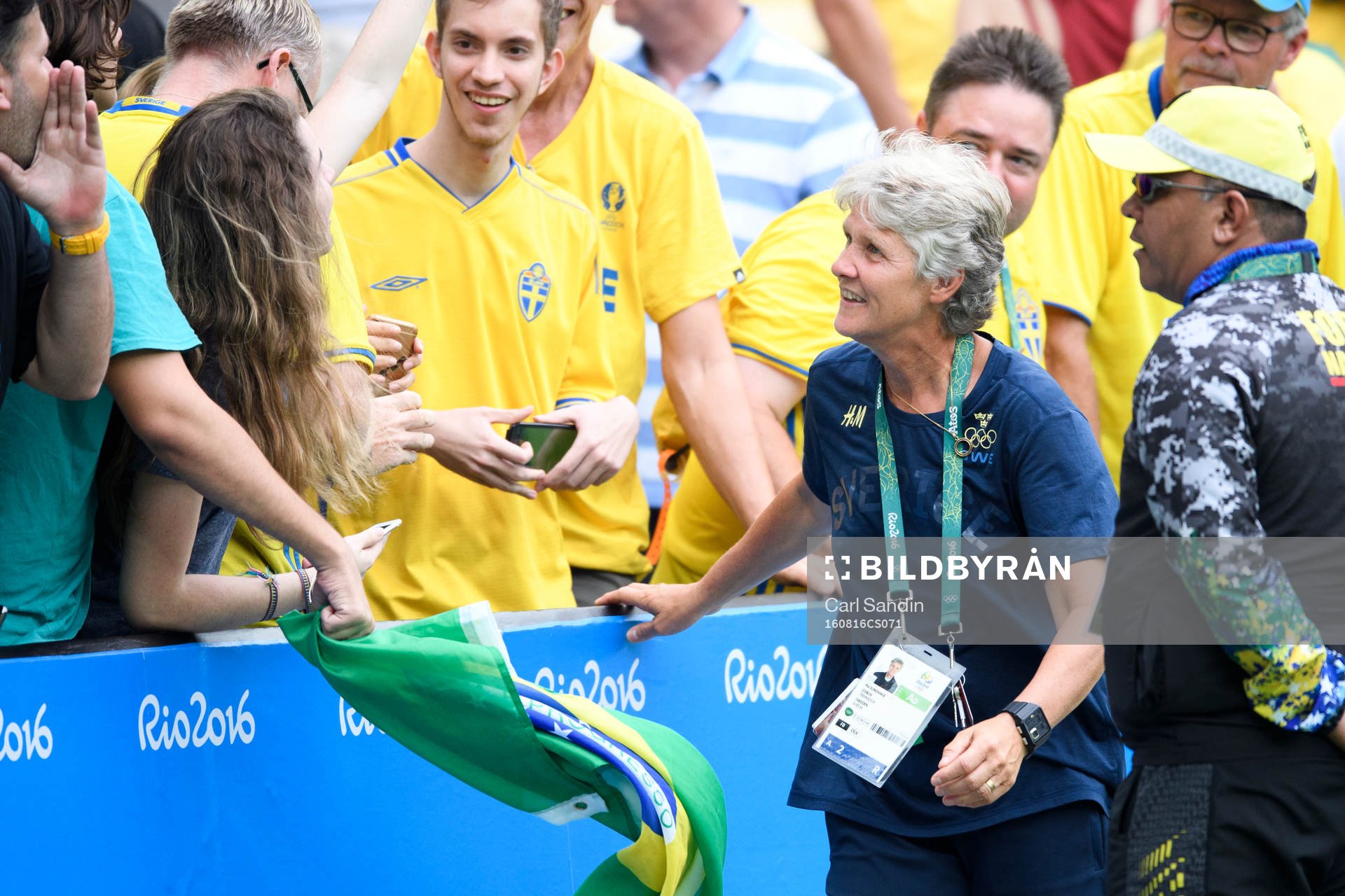Sveriges förbundskapten Pia Sundhage hyllas av de svenska
