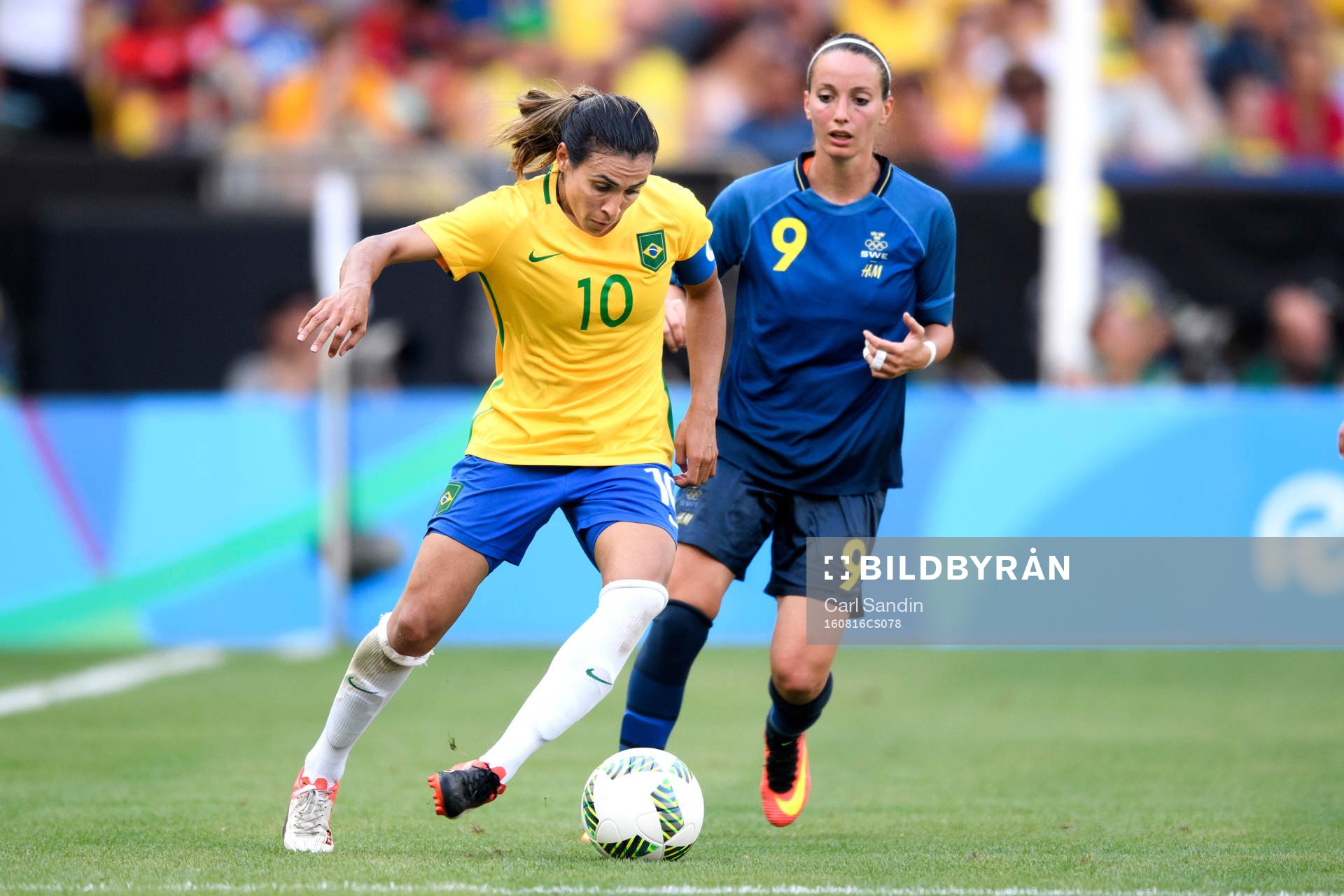 Brasiliens Marta och Sveriges Kosovare Asllani i