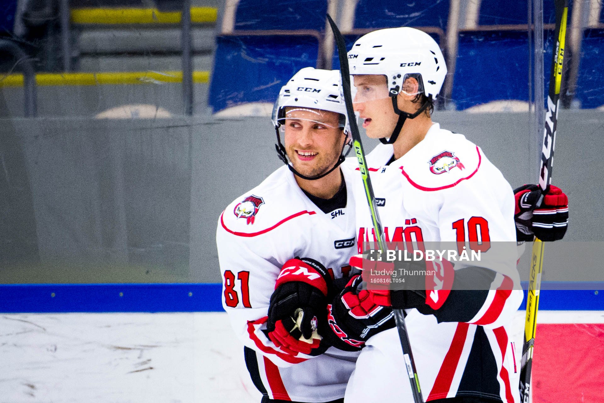 Malmö Redhawks Robin Alvarez jublar med Ilari Filppula