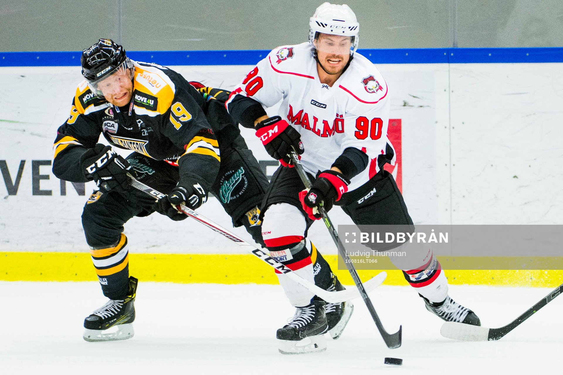 Panterns Jakob Karlsson och Malmö Redhawks Mattias Persson