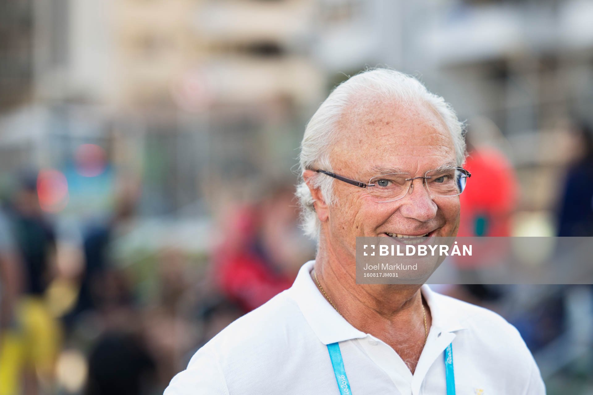 Sveriges kung Carl XVI Gustaf besöker OS-byn
