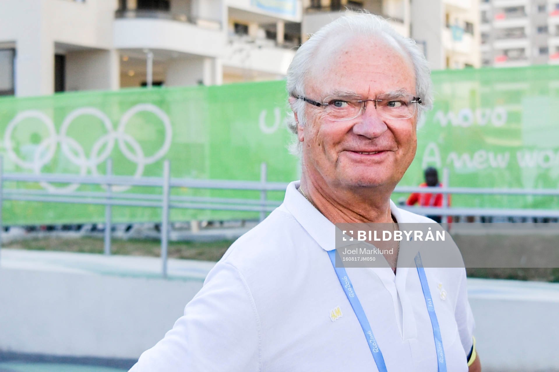Sveriges kung Carl XVI Gustaf besöker spelarna i Sveriges