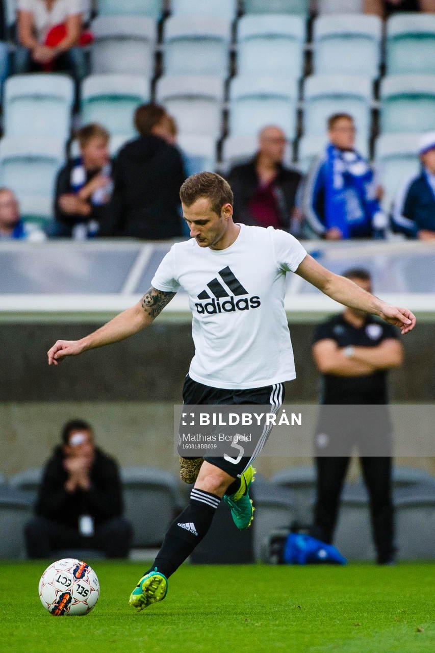 Qarabags Maksim Medvedev värmer upp