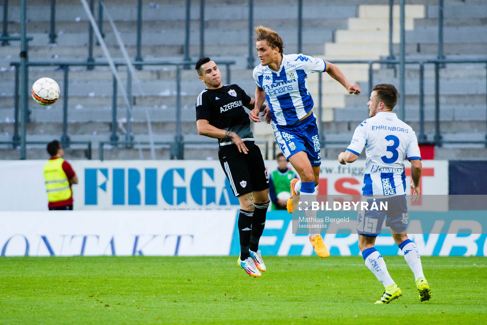 Qarabags Reynaldo i nickduell med IFK Göteborgs Thomas