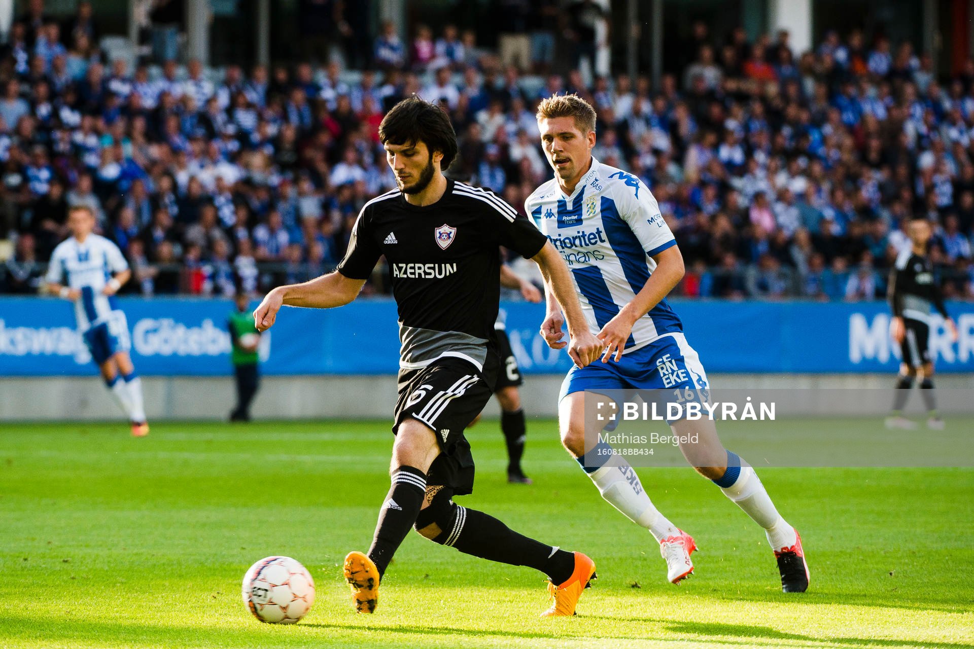 Qarabags Badavi Huseynov och IFK Göteborgs Mikael Boman