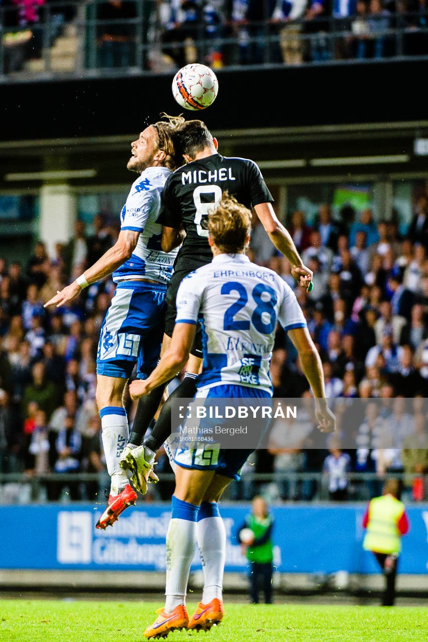 IFK Göteborgs Tom Pettersson och Qarabags Michel i