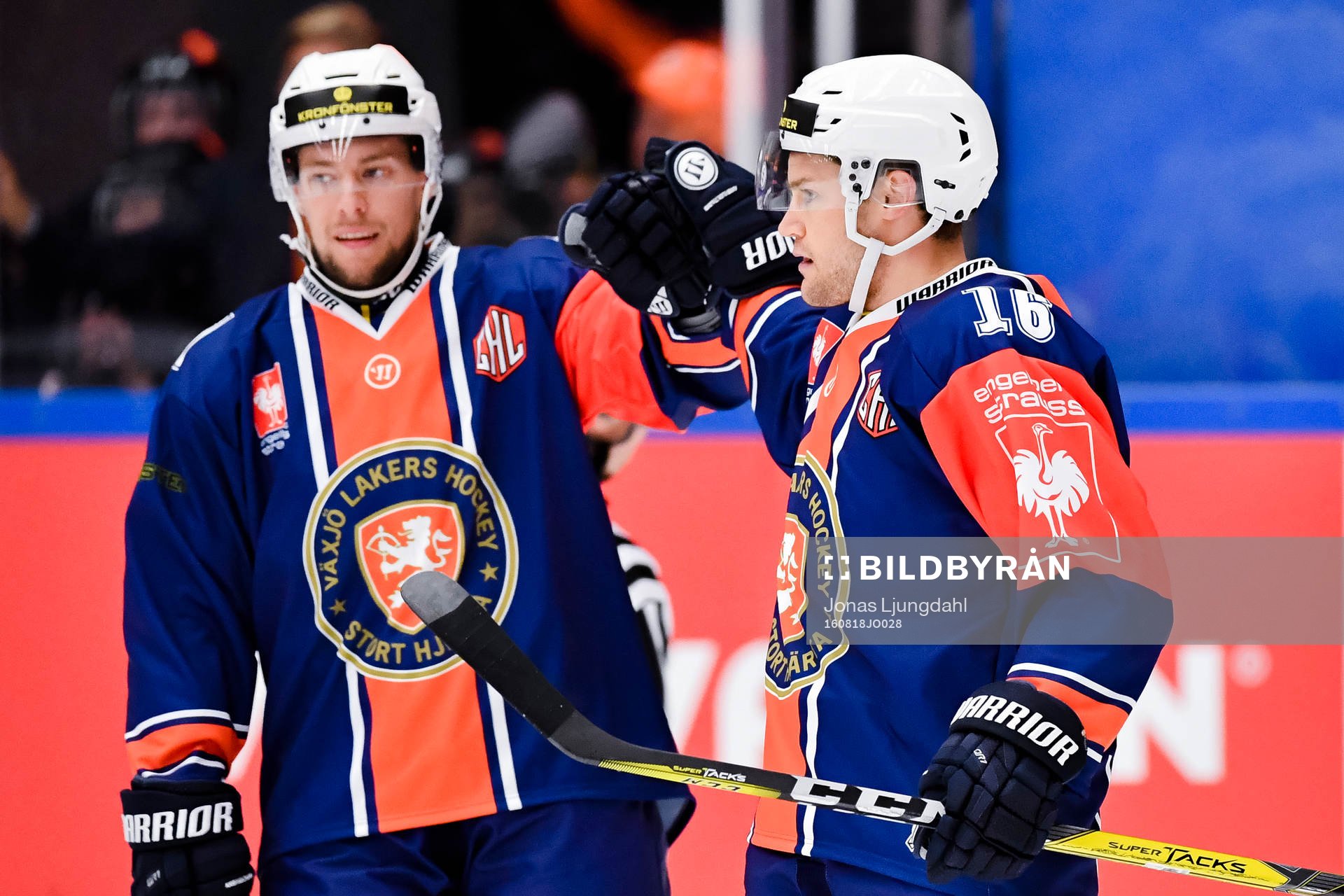 Växjös Robert Rosén och Dennis Everberg jublar