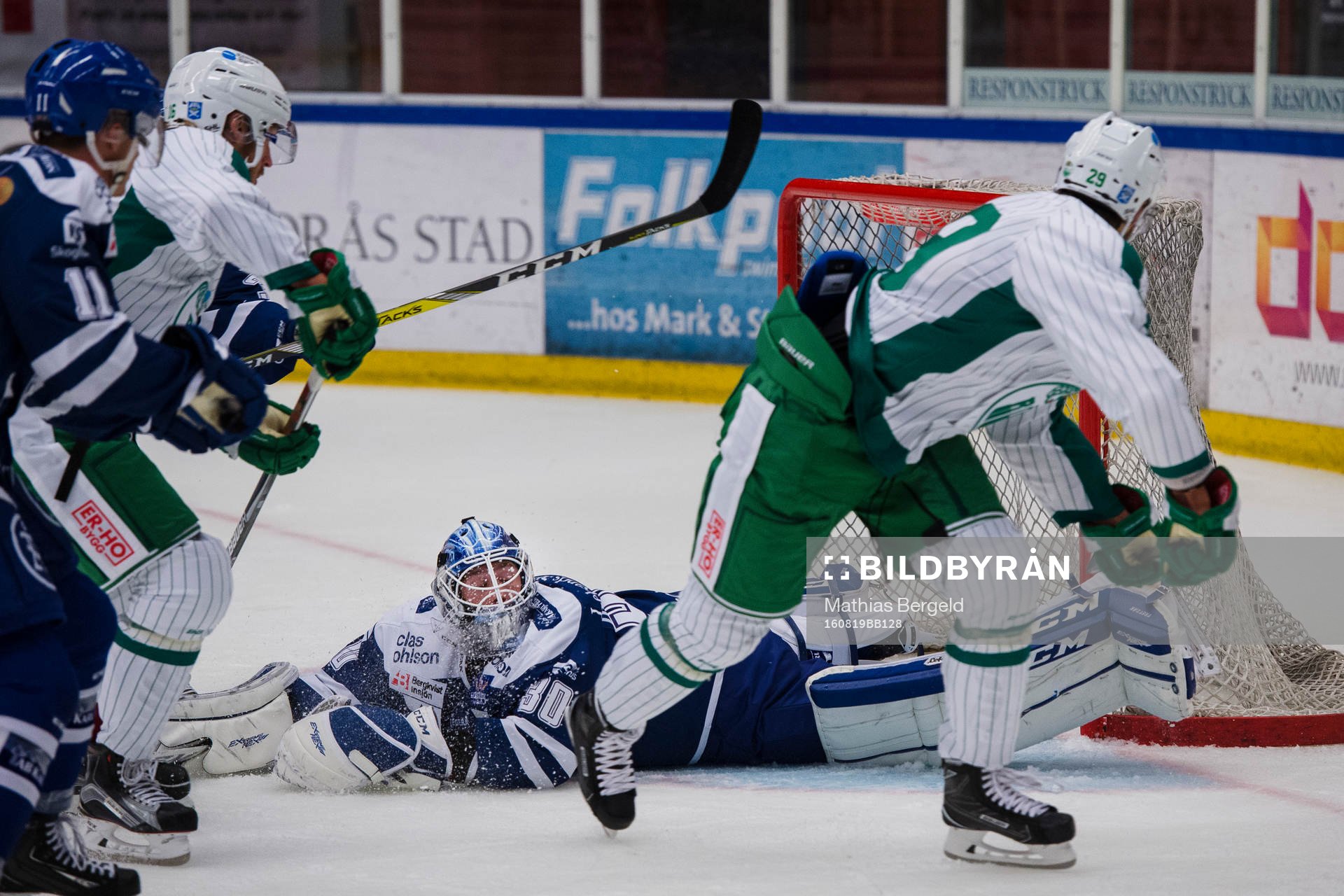Rögles Ludvig Rensfeldt gör 1-2-målet bakom Leksands