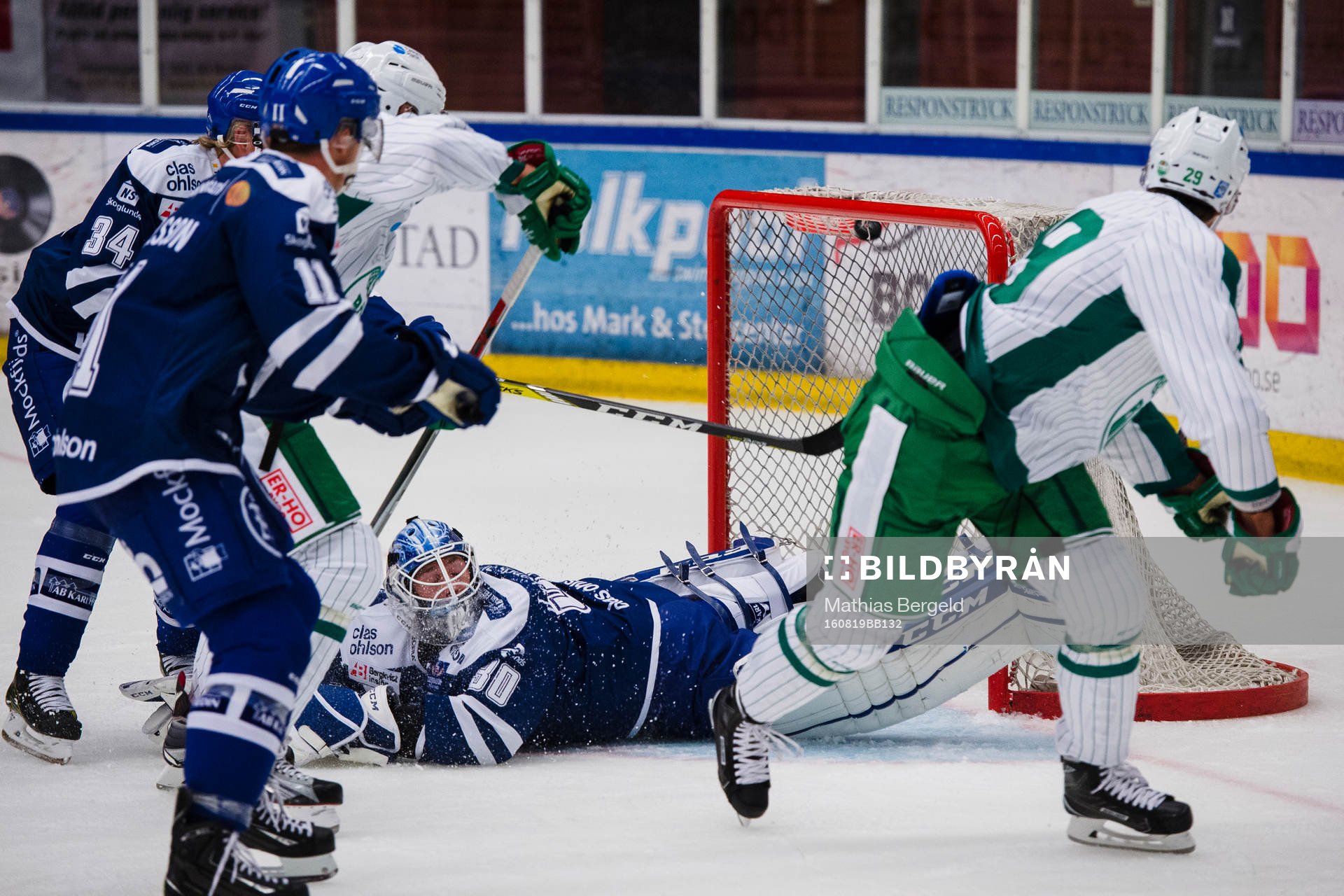 Rögles Ludvig Rensfeldt gör 1-2-målet bakom Leksands