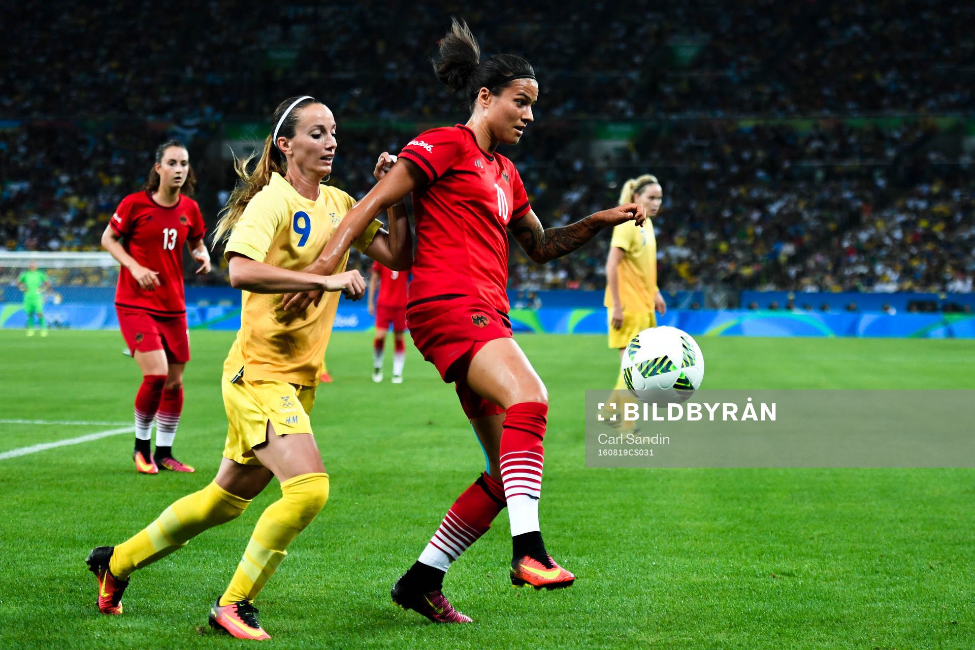 Sveriges Kosovare Asllani och Tysklands Dzsenifer Marozsan