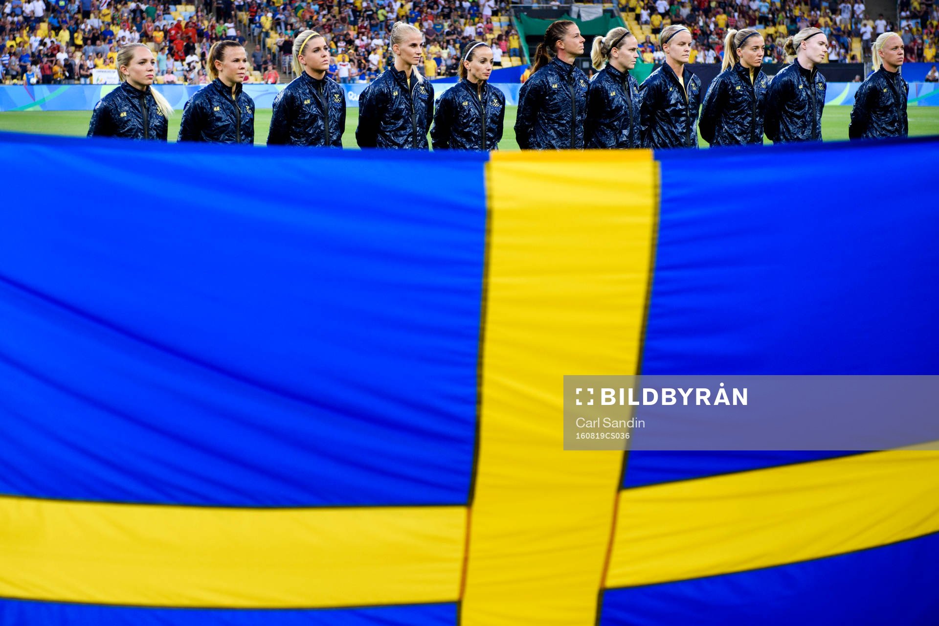 Sveriges spelar står uppställda vid lineup innan