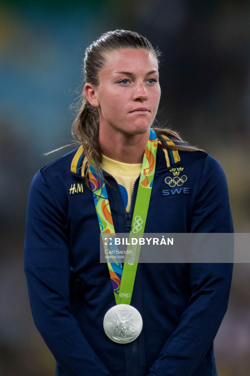 Sveriges Pauline Hammarlund med sin silvermedalj