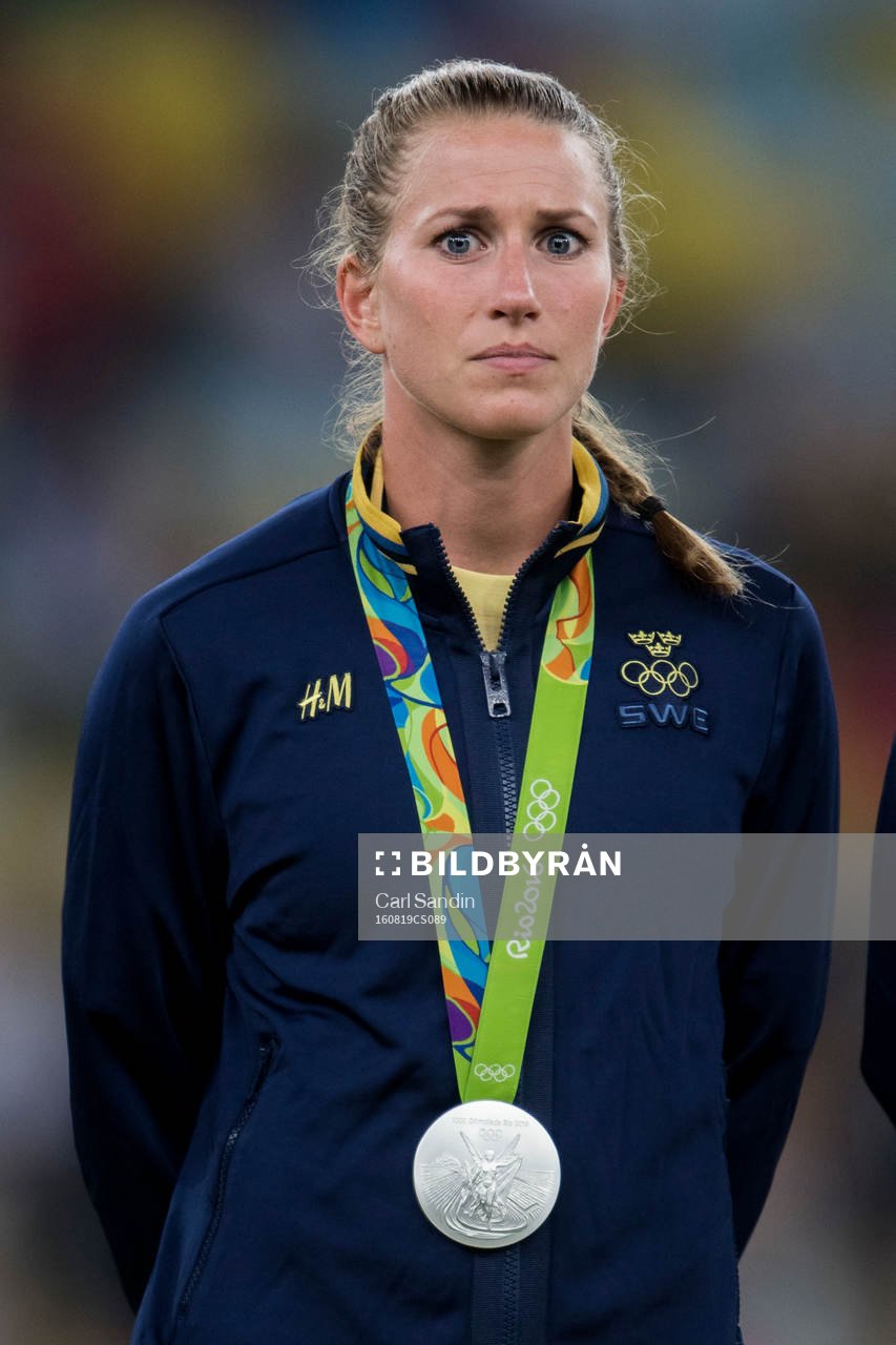 Sveriges Emma Berglund med sin silvermedalj