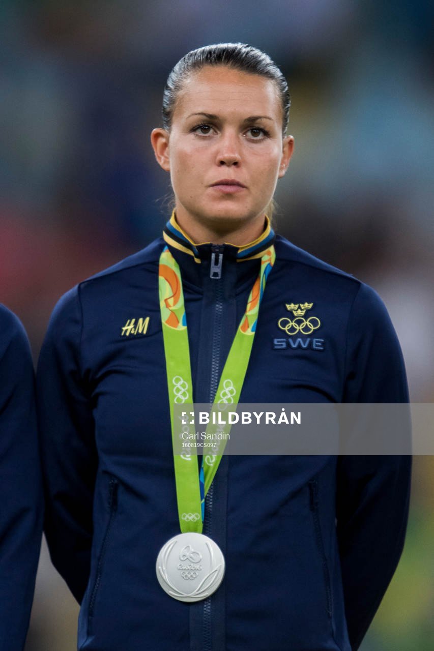 Sveriges Emilia Appelqvist med sin silvermedalj