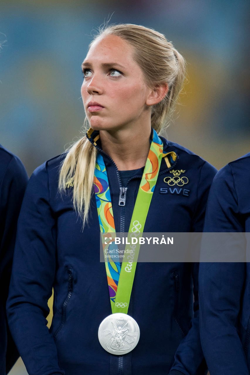Sveriges Elin Rubensson med sin silvermedalj