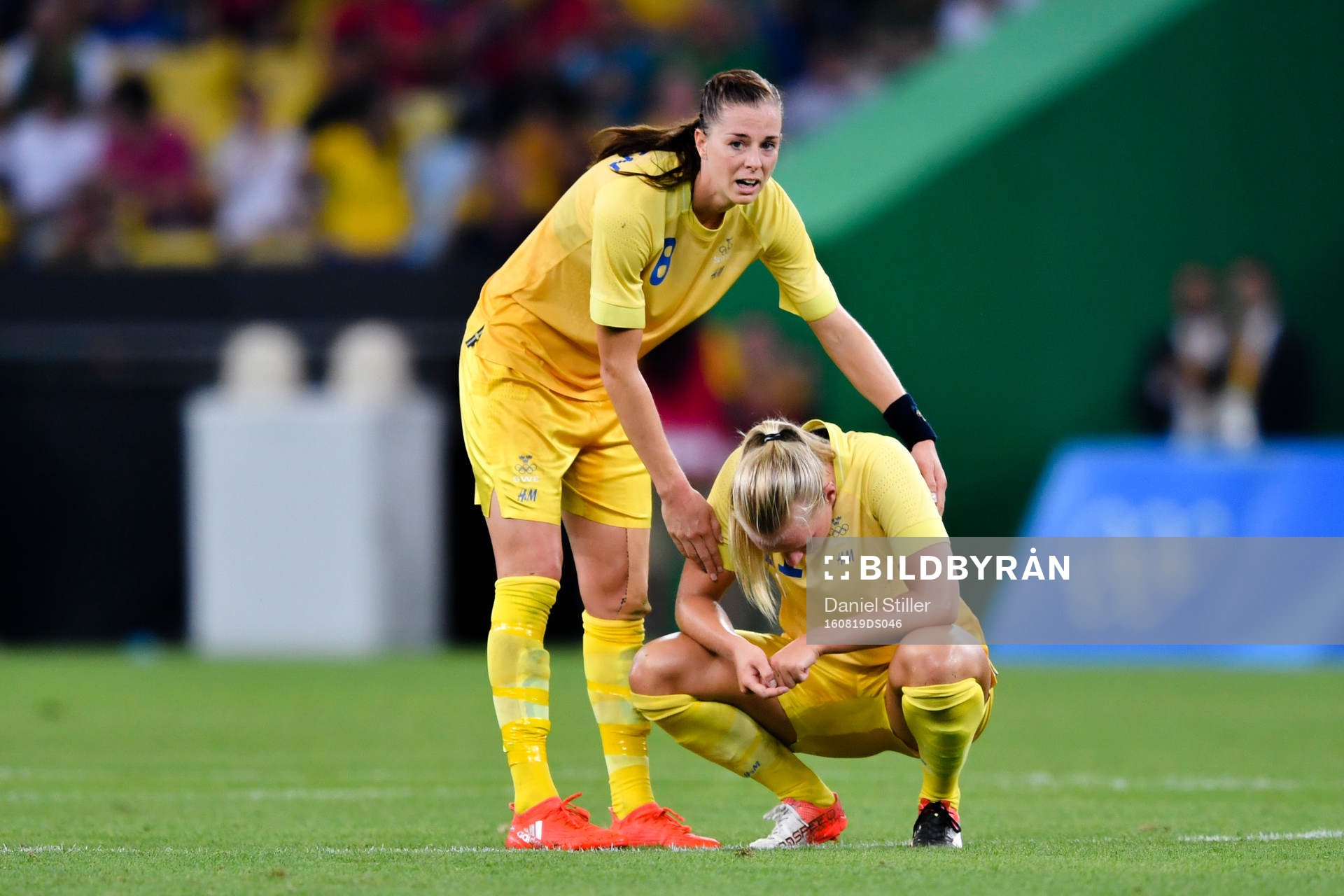 Sveriges Lotta Schelin och Stina Blackstenius deppar