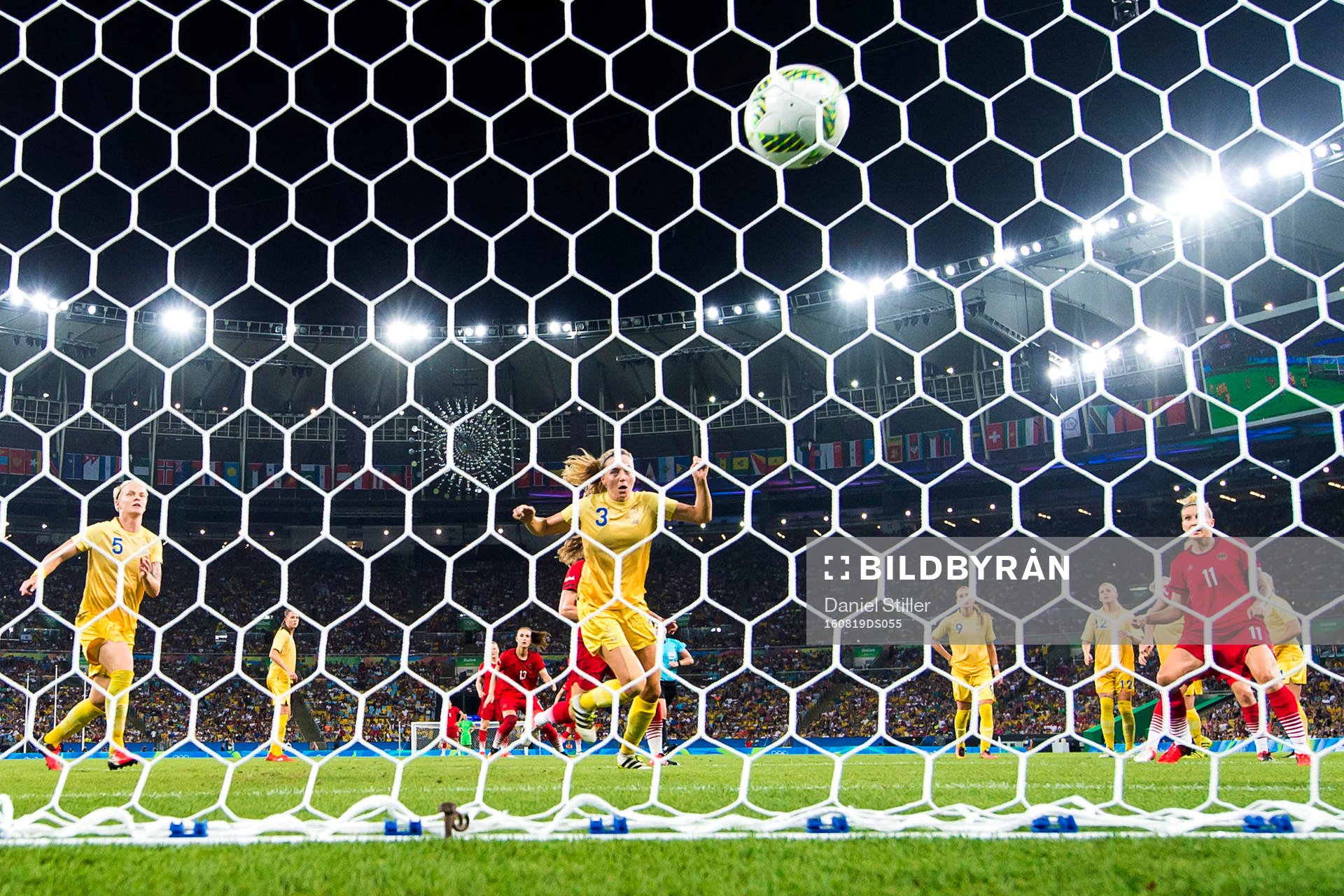 Sveriges Linda Sembrant gör 2-0 i eget mål i
