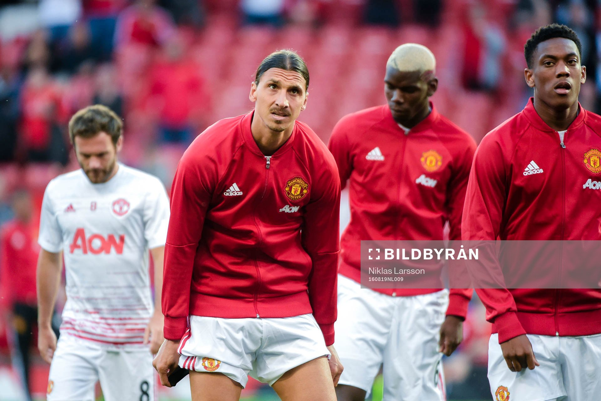 Manchester Uniteds Zlatan Ibrahimovic och Paul Pogba  före