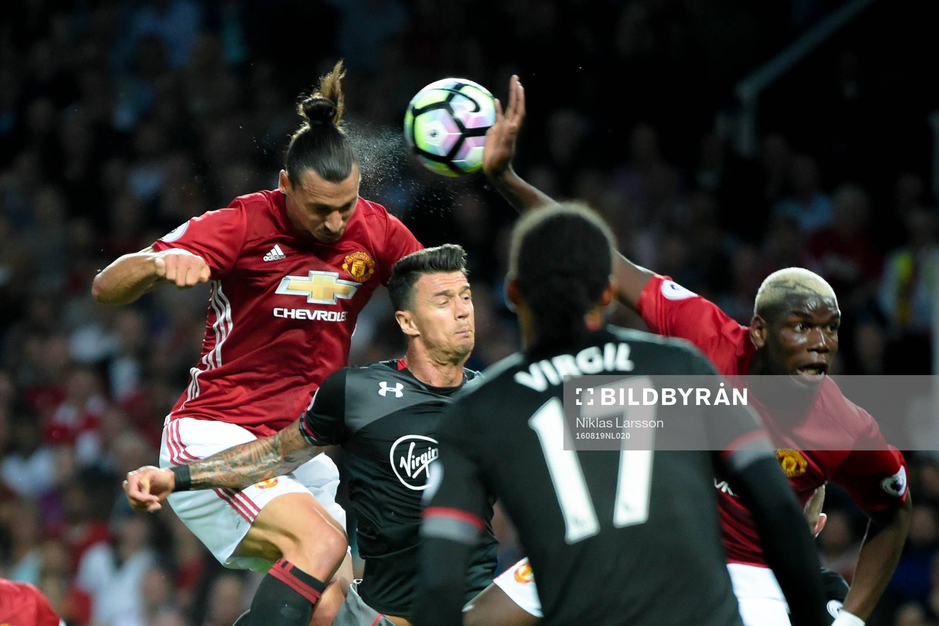 Manchester Uniteds  Zlatan Ibrahimovic gör 1-0