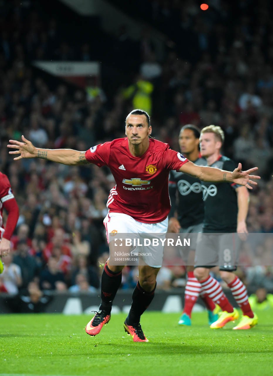 Manchester Uniteds Zlatan Ibrahimovic jublar