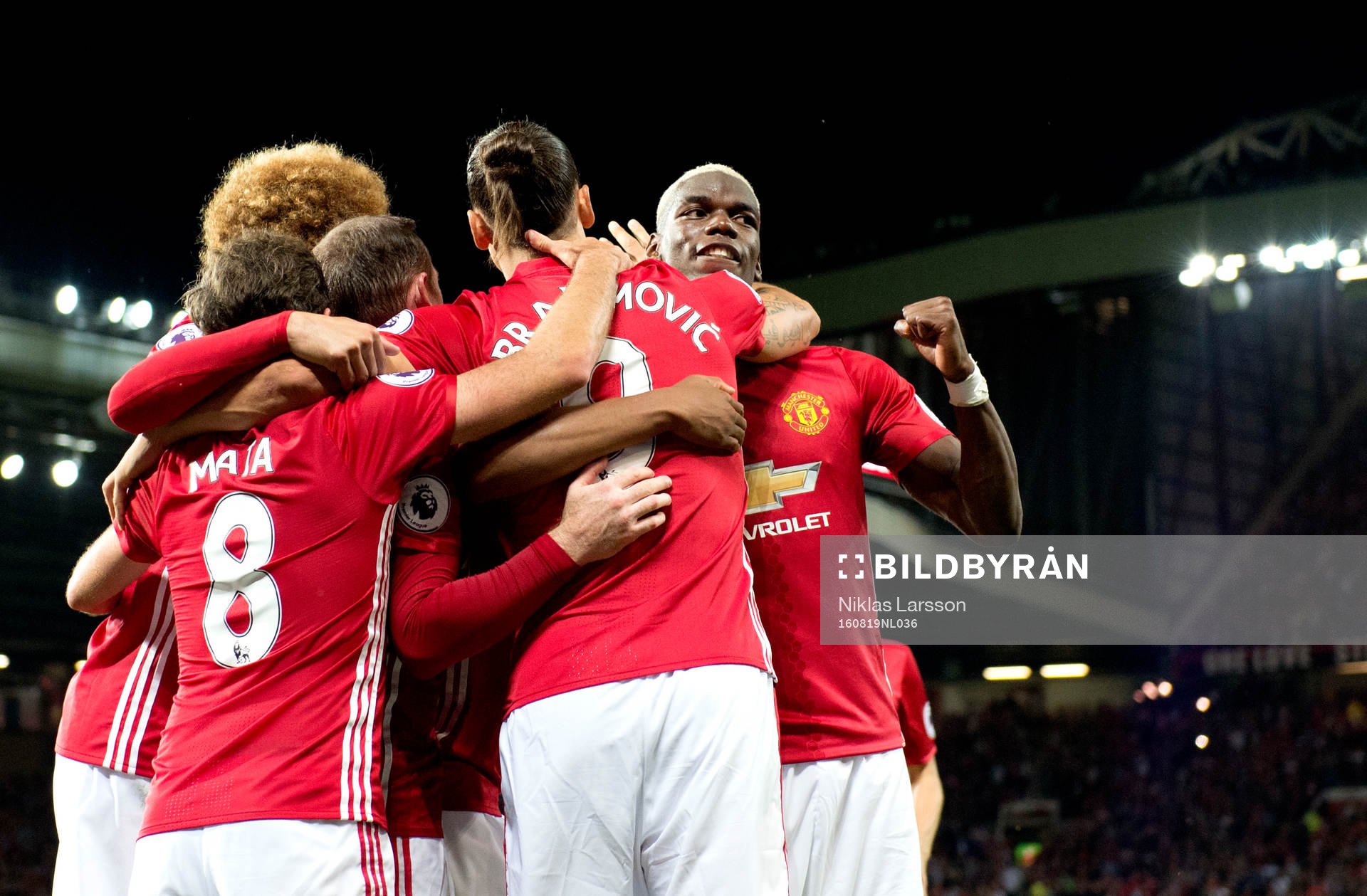 Manchester Uniteds Zlatan Ibrahimovic jublar med Paul Pogba
